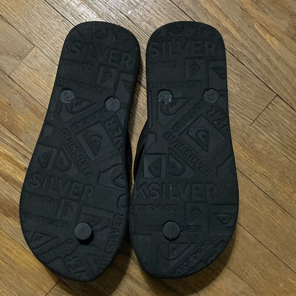 Quiksilver Black and Red Kids Flip Flops - Picture 4 of 5